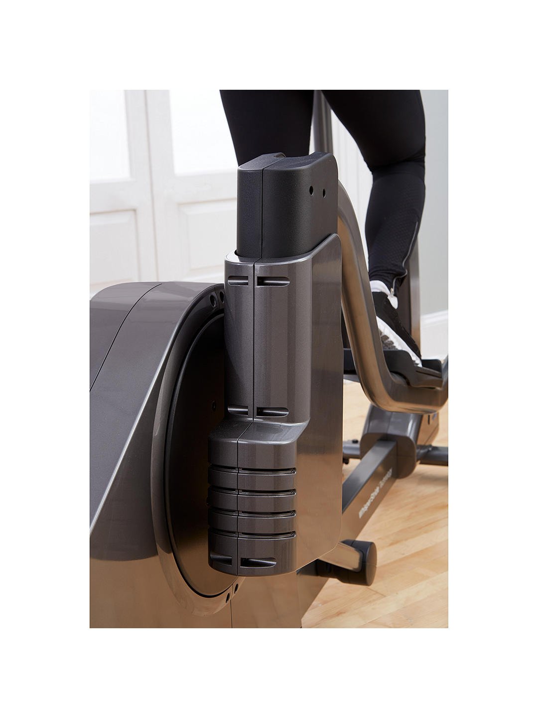 E5 Cross-Trainer Base, Titanum, CONT Linecord, Track Connect Console CT/Bike, ENG/ENG+MET